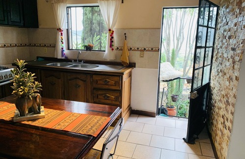 Taxco Apartamento | Acogedor departamento con cocina y jardín