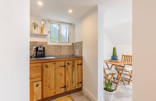 Sao Vicente Apartamento | Cozy apartment 50 meters from the sea with outside terrace.