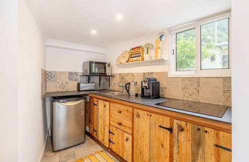 Sao Vicente Apartamento | Cozy apartment 50 meters from the sea with outside terrace.