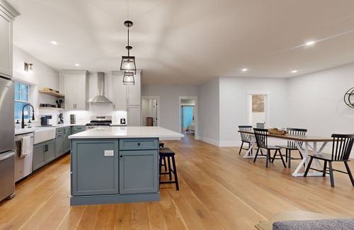 Mashpee Casa | Cozy apartment across from kid friendly park with W/D, AC, games, & pond view