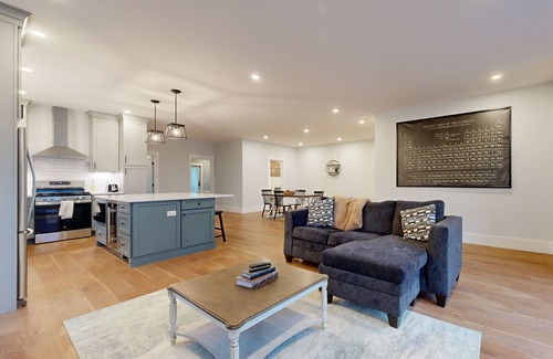 Mashpee Casa | Cozy apartment across from kid friendly park with W/D, AC, games, & pond view