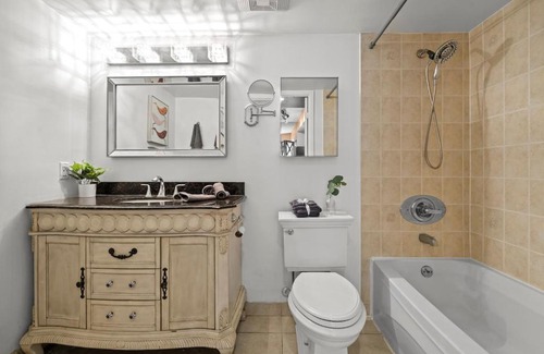 Downtown Toronto Apartamento | Cozy Apartment at Dundas Square!
