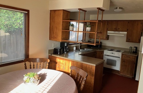 West Eugene Apartamento | Cozy Apartment Blocks from Downtown Eugene