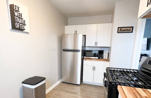 Kamm's Corners Apartamento | Cozy apartment conveniently located 7 Min away from Cleveland Hopkins Airport!