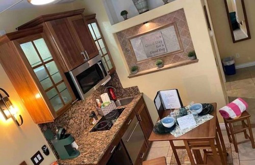 Victorville Apartamento | Cozy Apartment fast Wi Fi washer/dryer kitchen, pool & spa!
