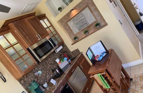 Victorville Apartamento | Cozy Apartment fast Wi Fi washer/dryer kitchen, pool & spa!