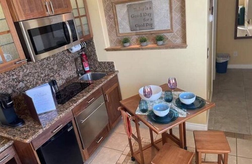 Victorville Apartamento | Cozy Apartment fast Wi Fi washer/dryer kitchen, pool & spa!