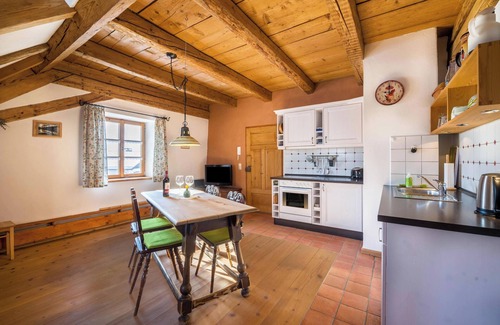 Unterammergau Apartamento | Acogedor apartamento "Ferienwohnung Gschwand" con vistas a la montaña