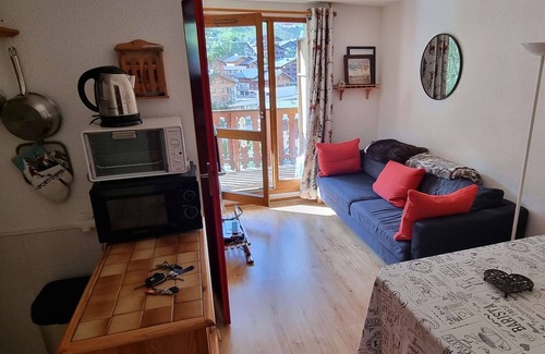 Areches Apartamento | Apartamento acogedor 3-5 pers, piscina, cerca de las pistas, en el centro del pueblo
