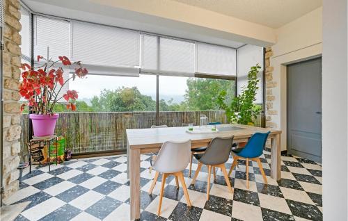Vallon-Pont-d'Arc Apartamento | Cozy Apartment In Vallon Pont Darc