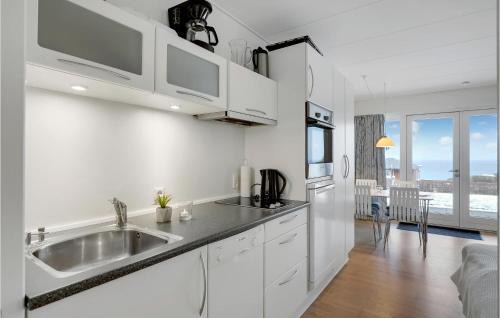 Sandkaas Apartamento | Cozy Apartment In Allinge With Wifi