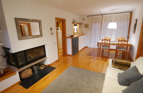 Alp Apartamento | Cozy apartment en Alp con jardín y parking, a 10 minutos de las pistas de esquí!