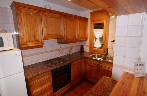 Alp Apartamento | Cozy apartment en Alp con jardín y parking, a 10 minutos de las pistas de esquí!