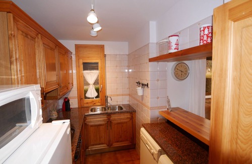 Alp Apartamento | Cozy apartment en Alp con jardín y parking, a 10 minutos de las pistas de esquí!