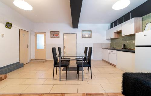 Donji Karin Apartamento | Cozy Apartment In Benkovac With Wifi