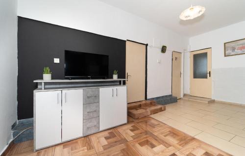 Donji Karin Apartamento | Cozy Apartment In Benkovac With Wifi