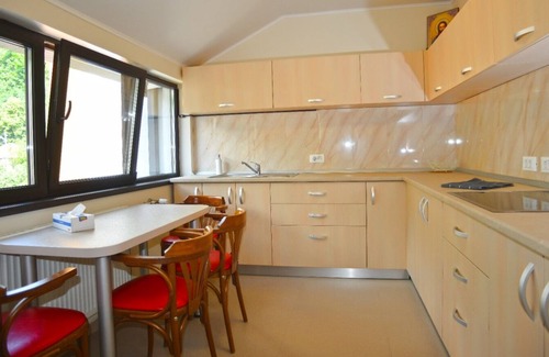 Busteni Apartamento | Cozy apartment in Bușteni with kitchen, common play room and outside fitness