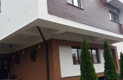 Busteni Apartamento | Cozy apartment in Bușteni with kitchen, common play room and outside fitness