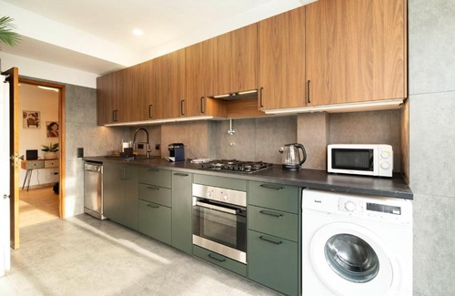 Cacilhas Apartamento | Cozy Apartment in central Almada w Swing Chairs