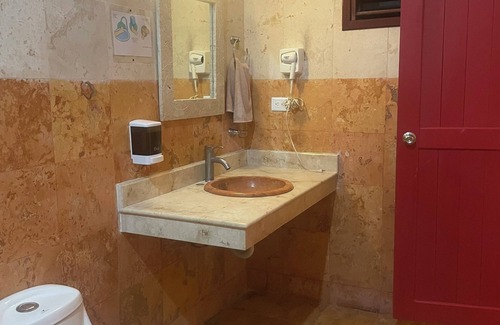 Downtown Holbox Apartamento | Cozy apartment in charming Holbox with AC, WiFi cuarto en planta baja