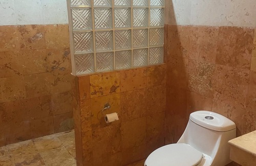 Downtown Holbox Apartamento | Cozy apartment in charming Holbox with AC, WiFi cuarto en planta baja