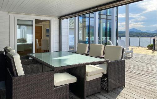 Ulstein Municipality Apartamento | Cozy Apartment In Gurskøy With Sauna