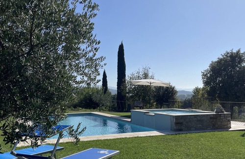 Fratta Apartamento | Cozy apartment in a villa with pool surrounded by olive trees in Todi- Leccio