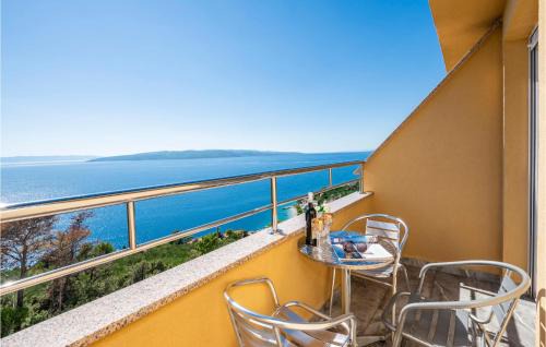 Bratus Apartamento | Cozy Apartment In Krvavica With Kitchen