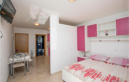 Bratus Apartamento | Cozy Apartment In Krvavica With Kitchen