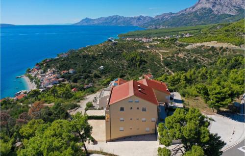Bratus Apartamento | Cozy Apartment In Krvavica With Kitchen