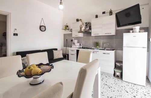 Mondragone Apartamento | Acogedor apartamento en Mondragone con.