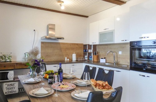 Borak Apartamento | Precioso apartamento en Omis con cocina