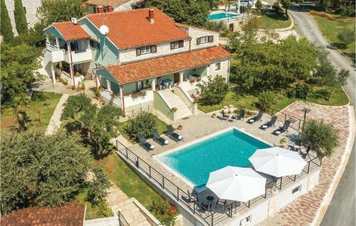 Kurili Apartamento | Cozy Apartment In Pilkovici With Wifi