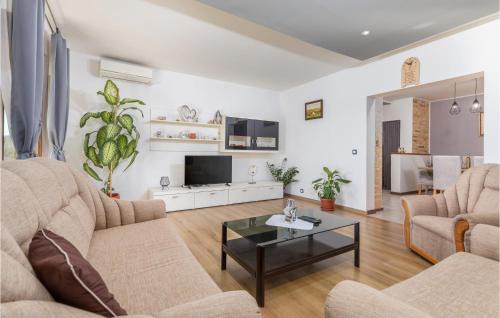 Kurili Apartamento | Cozy Apartment In Pilkovici With Wifi