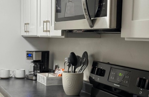 Monroeville Apartamento | Cozy apartment in superb Monroeville with fitness room, WiFi, AC