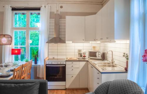 Storfors Apartamento | Cozy Apartment In Storfors With Wifi