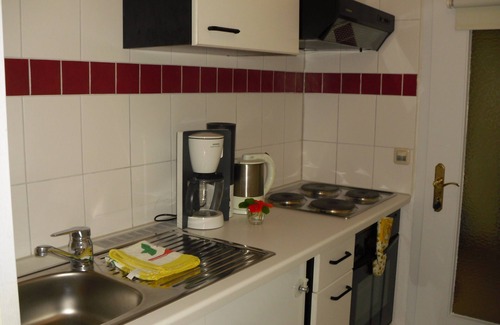 Poppenbull Apartamento | acogedor apartamento en la cabaña con techo de paja en el idilio rural