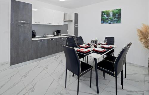 Murine Apartamento | Cozy Apartment In Umag With Wifi
