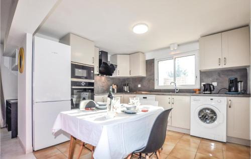 Vinassan Apartamento | Cozy Apartment In Vinassan With Wifi