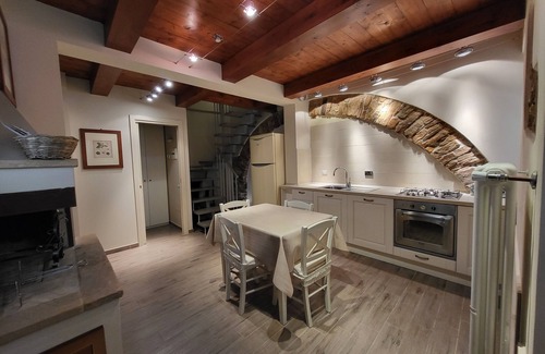 Guzman Apartamento | Cozy apartment, inside the walls of Bevagna, newly renovated.