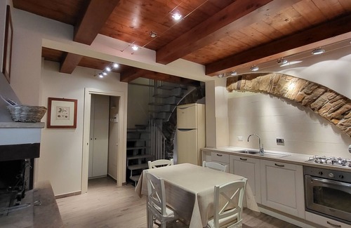 Guzman Apartamento | Cozy apartment, inside the walls of Bevagna, newly renovated.