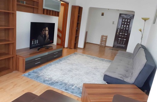 Suceava Apartamento | Cozy apartment, located near a vibrant main street ideal for short term retreat