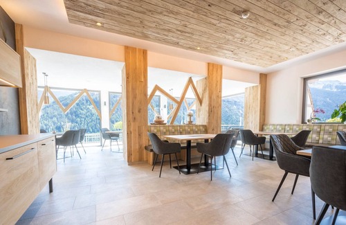 Mareta Apartamento | Cozy Apartment Löwenzahn with Mountain View, Wi-Fi, Sauna, Terrace & Balcony; Parking Available