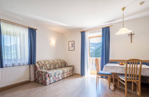 Racines Apartamento | Cozy Apartment Maiglöckchen with Mountain View, Wi-Fi, Sauna, Terrace & Balcony; Parking Available