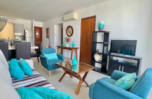 Puerto Vallarta Apartamento | Acogedor departamento en zona hotelera, cerca de tiendas y restaurantes.