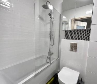 Fabryczna Apartamento | Cozy apartment near Magnolia - Private Parking
