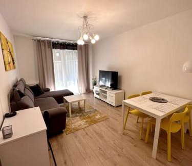 Fabryczna Apartamento | Cozy apartment near Magnolia - Private Parking