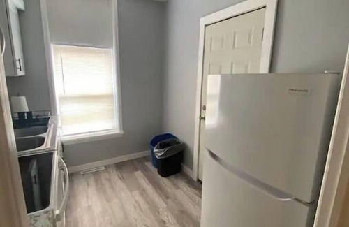 Albert Lea Apartamento | Cozy apartment next to Fountain lake, hospital and downtown restaurants.