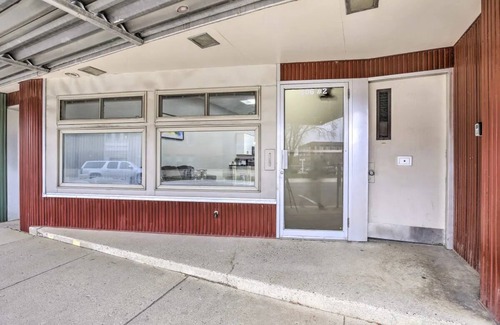 Albert Lea Apartamento | Cozy apartment next to Fountain lake, hospital and downtown restaurants.