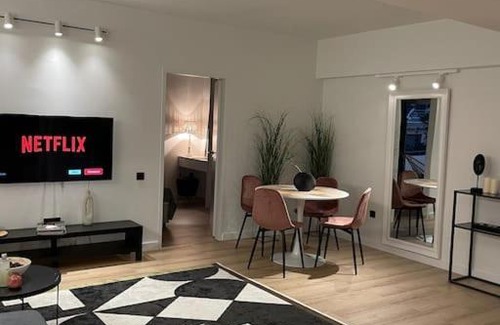 Vari-Voula-Vouliagmeni Apartamento | Cozy apartment opposite the beach